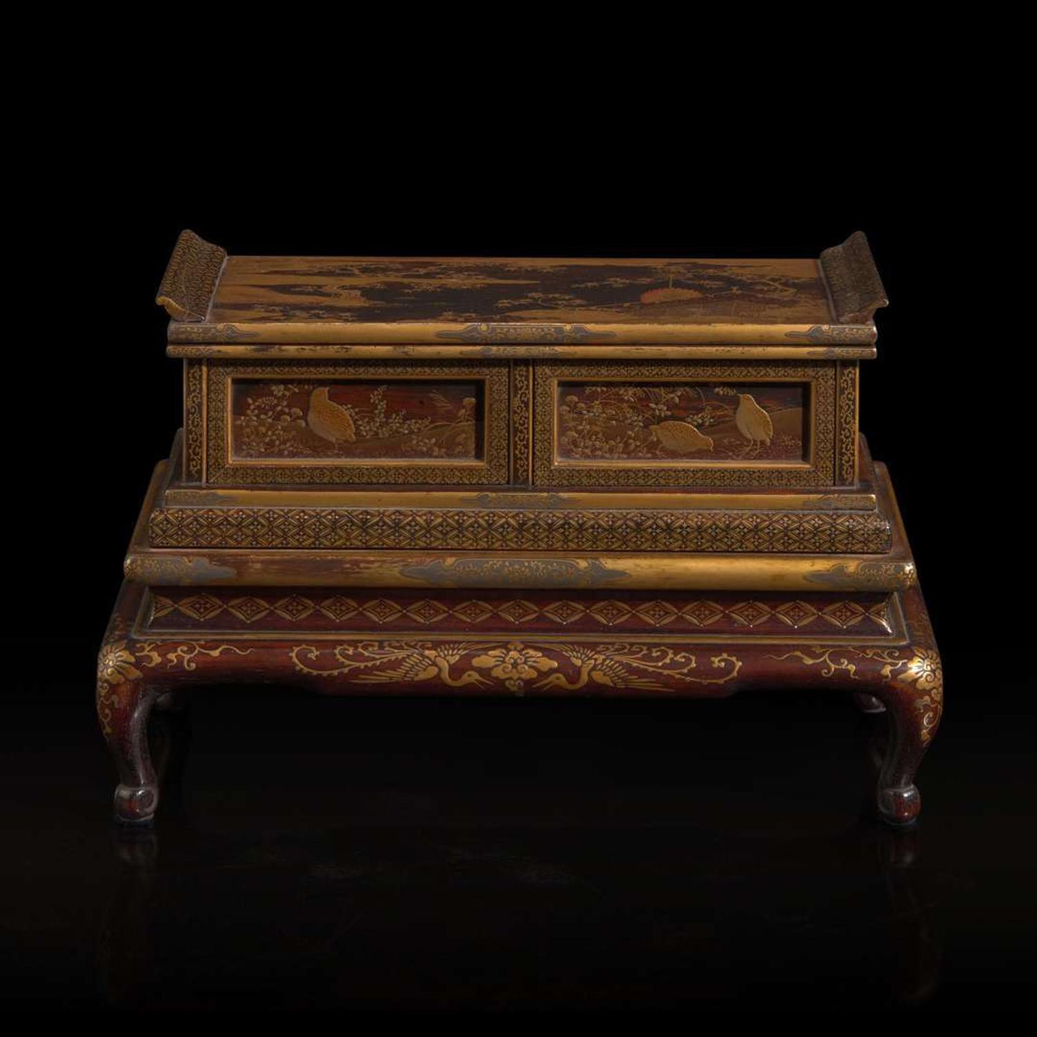 A small Japanese lacquer stand 日本漆金时绘木架 Meiji to Taisho period ?????