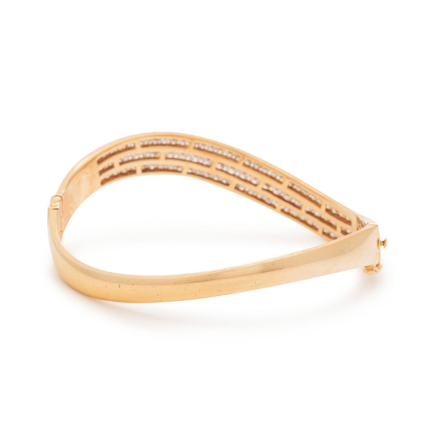 YELLOW GOLD AND DIAMOND BANGLE BRACELET