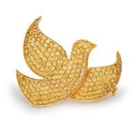 An 18 Karat Yellow Gold and Yellow Sapphire Dove Pendant/Brooch,