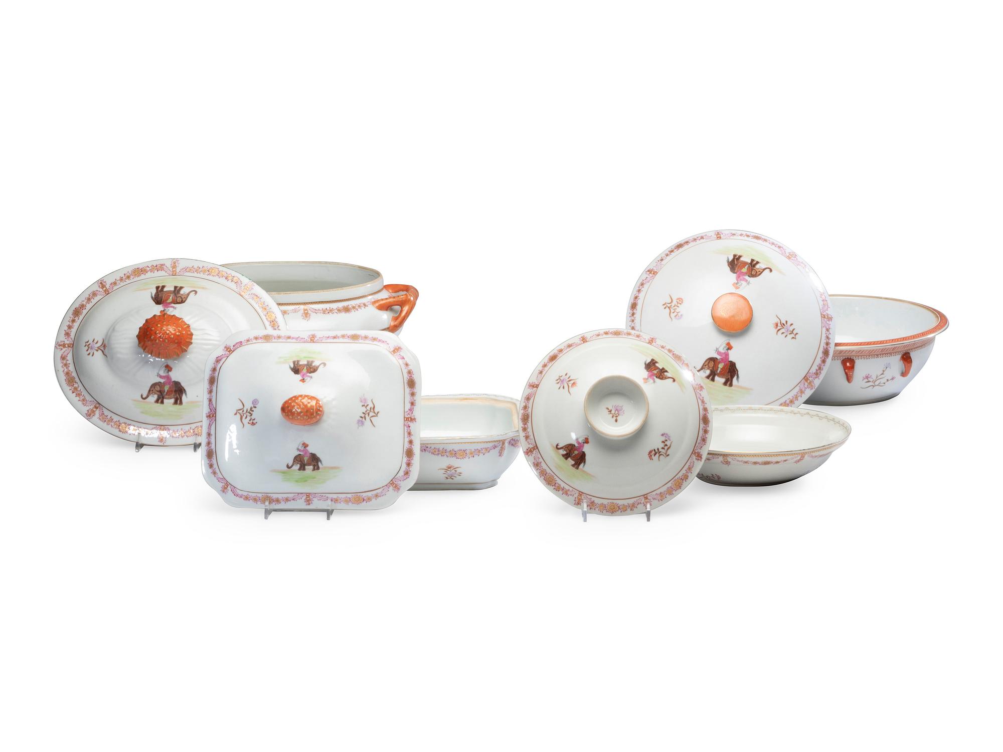 A Chinese Export Porcelain Dinner Service