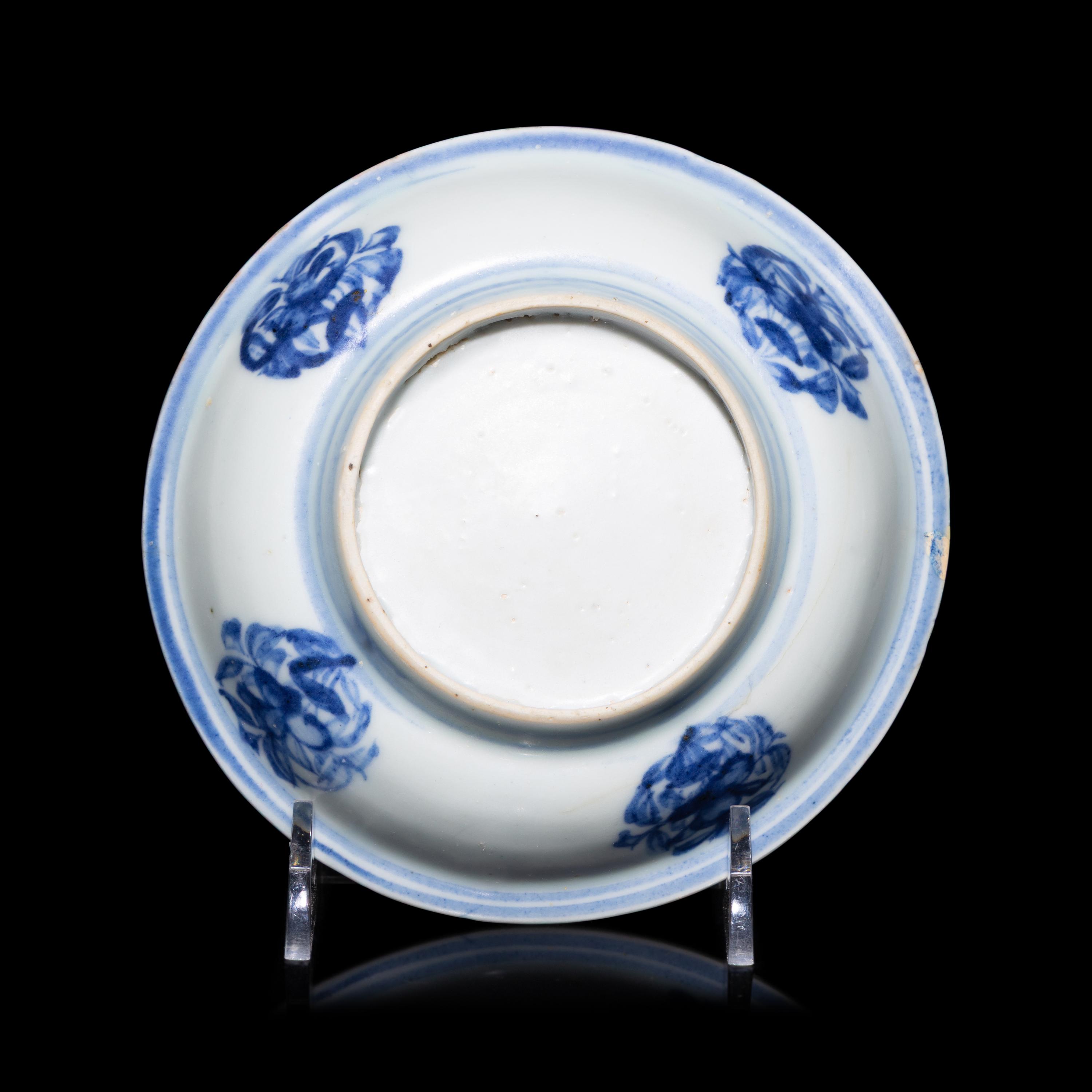 A Chinese Blue and White Porcelain Dish, Ming Dynasty — 明 青花壽老圖賞盤