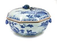 A Chinese Export Porcelain Lidded Tureen Height 8 x width 13 x depth 12 1/2 inches. — LATE 18TH/EARLY 19TH CENTURY