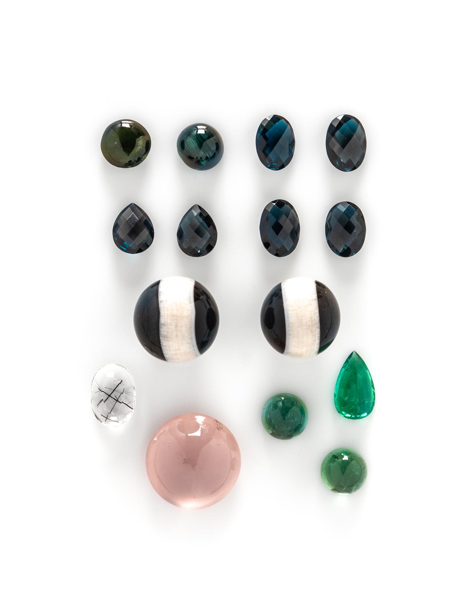 GROUP OF 15 LOOSE GEMSTONES