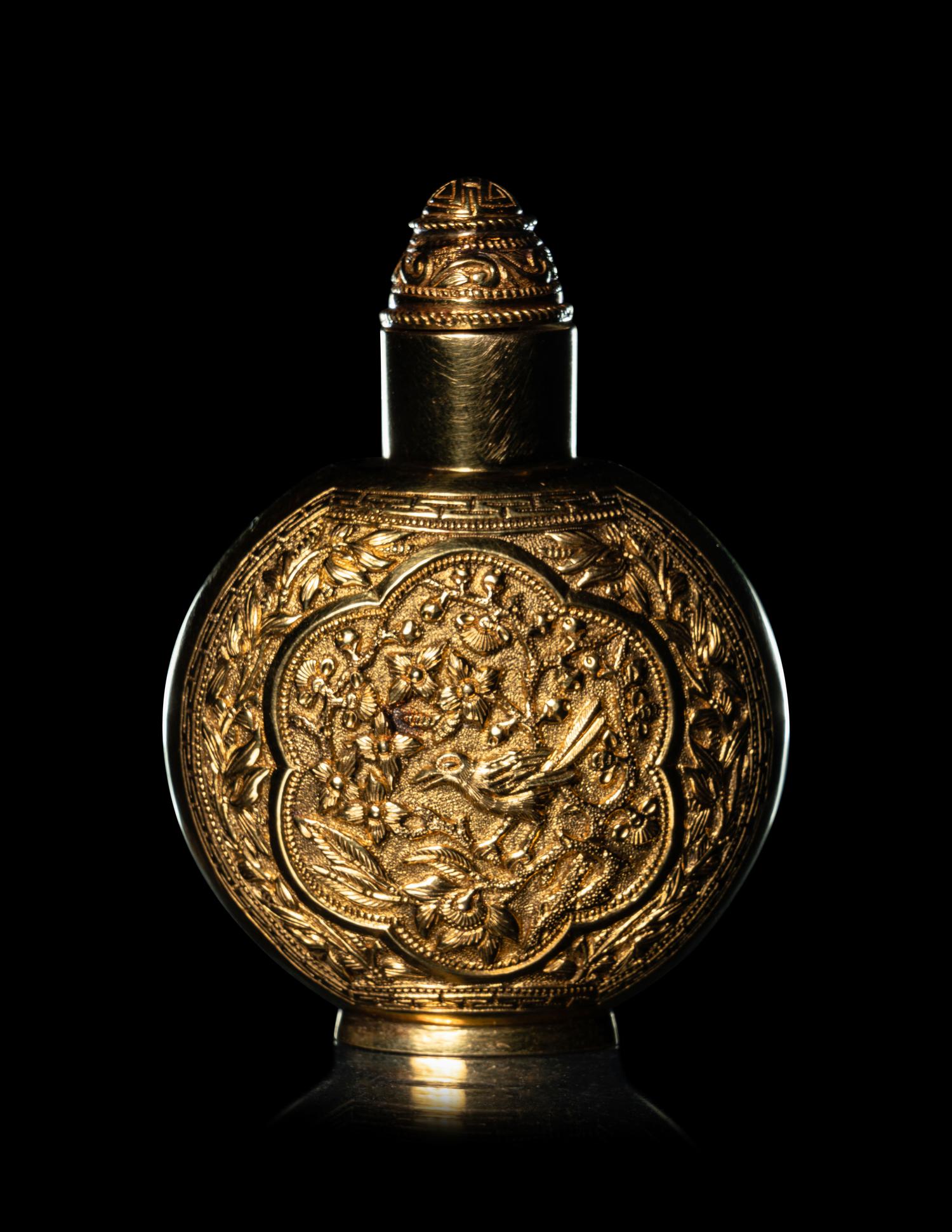 A 22K Yellow Snuff Bottle
