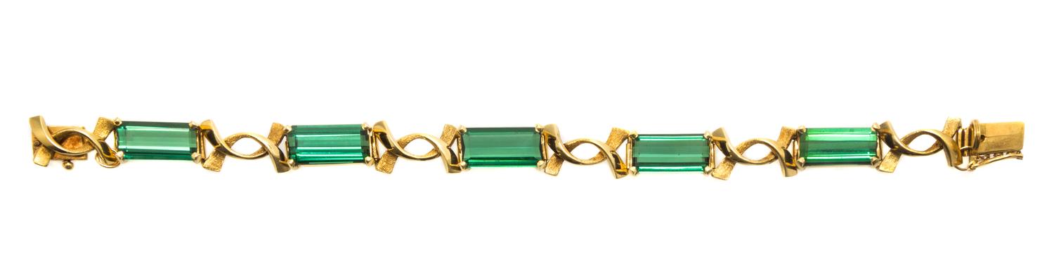 An 18 Karat Yellow Gold and Green Tourmaline Bracelet, 13.50 dwts.