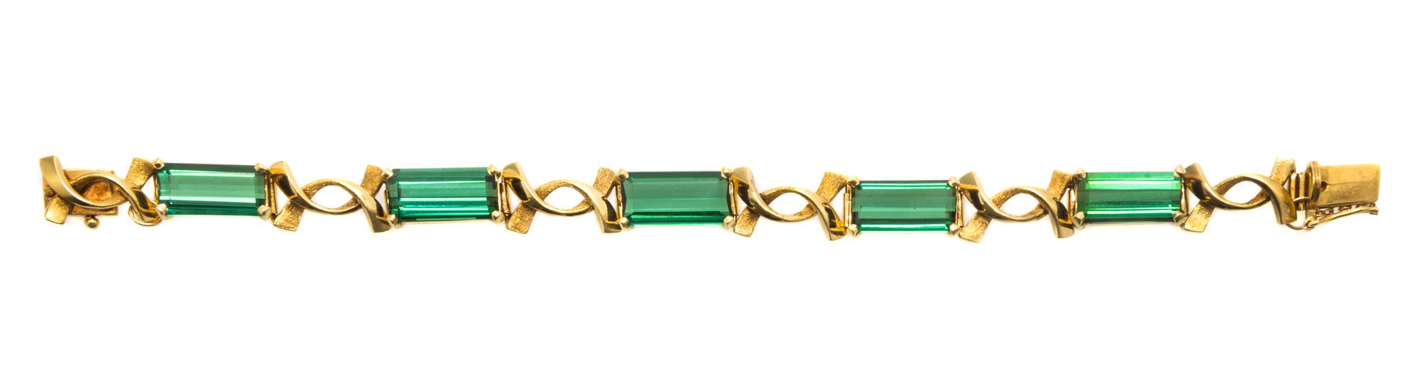 An 18 Karat Yellow Gold and Green Tourmaline Bracelet, 13.50 dwts.