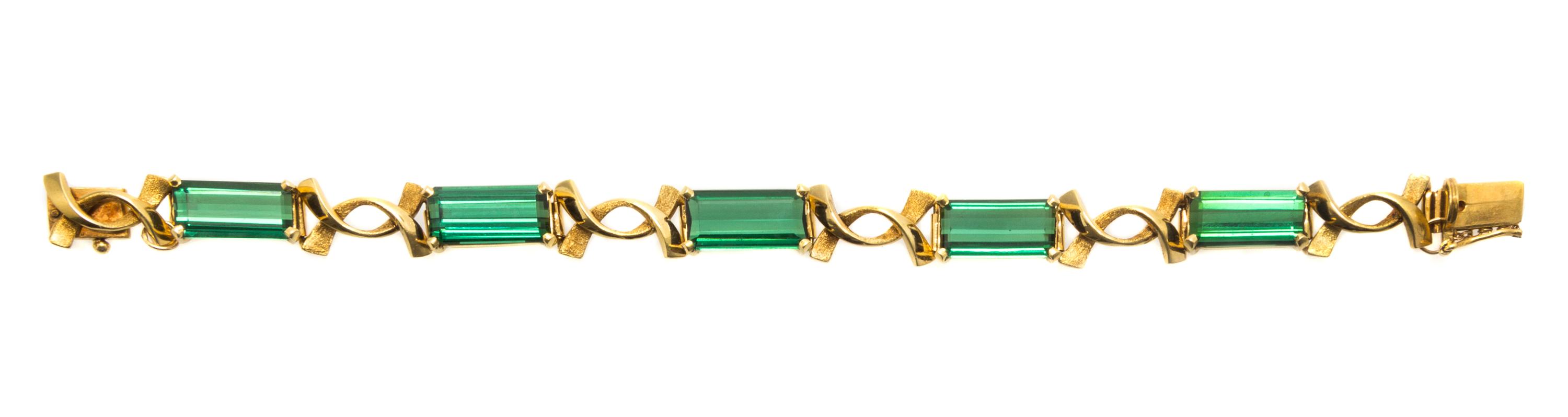An 18 Karat Yellow Gold and Green Tourmaline Bracelet, 13.50 dwts.
