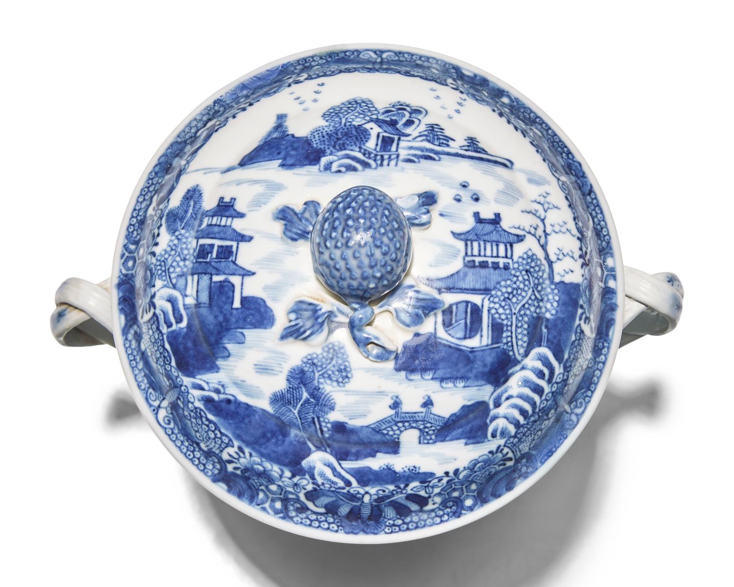 A Chinese Export Porcelain Loving Cup with Cover