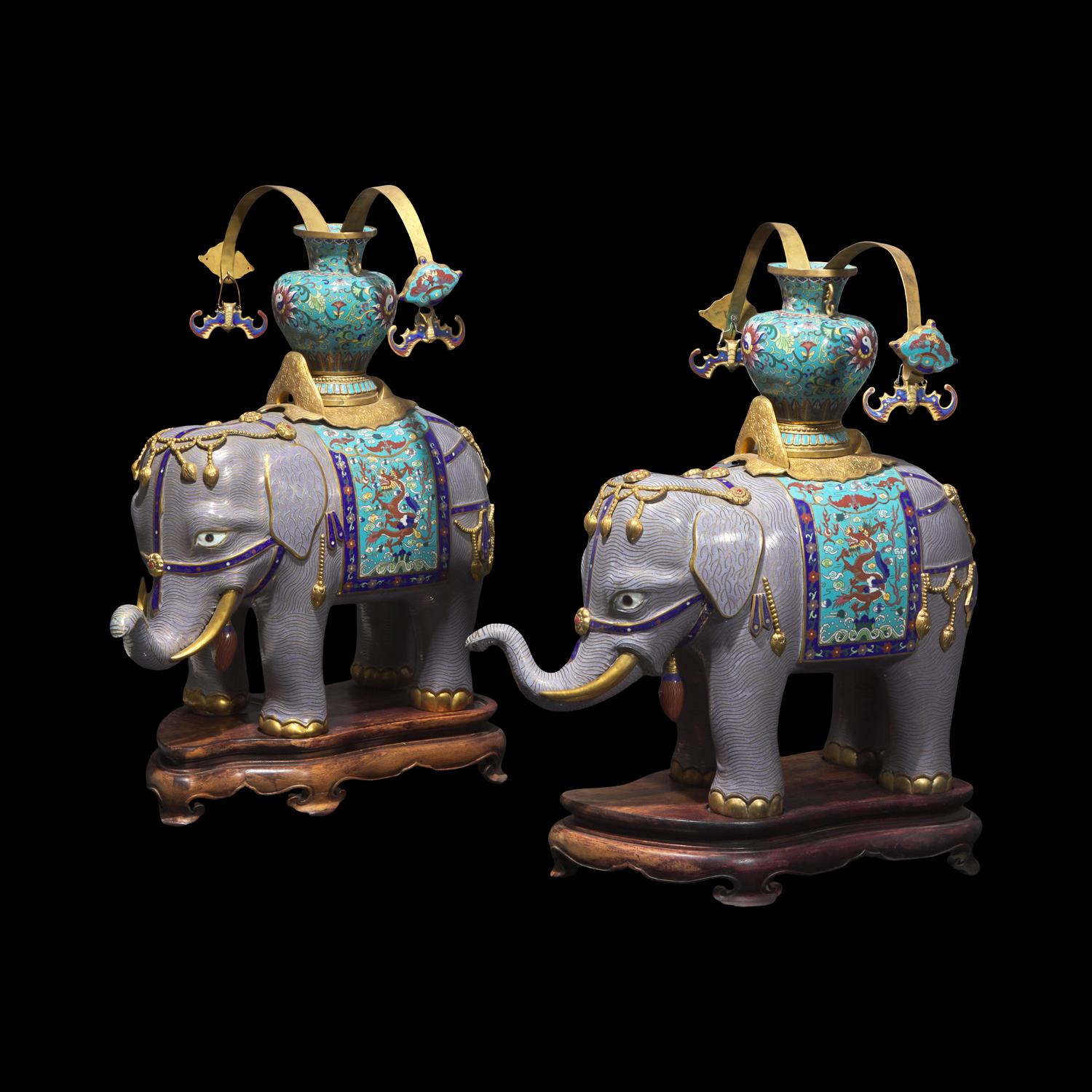 A Pair of Large Chinese Cloisonne Enamel Elephants, 20th Century 近代 掐絲琺瑯太平有象一對