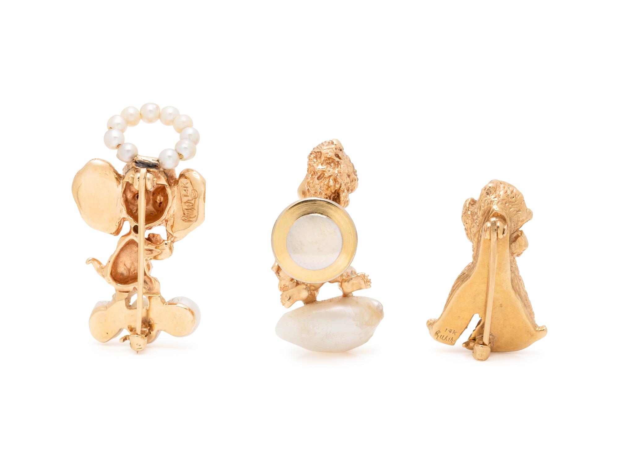 RUSER, A COLLECTION OF YELLOW GOLD BROOCHES