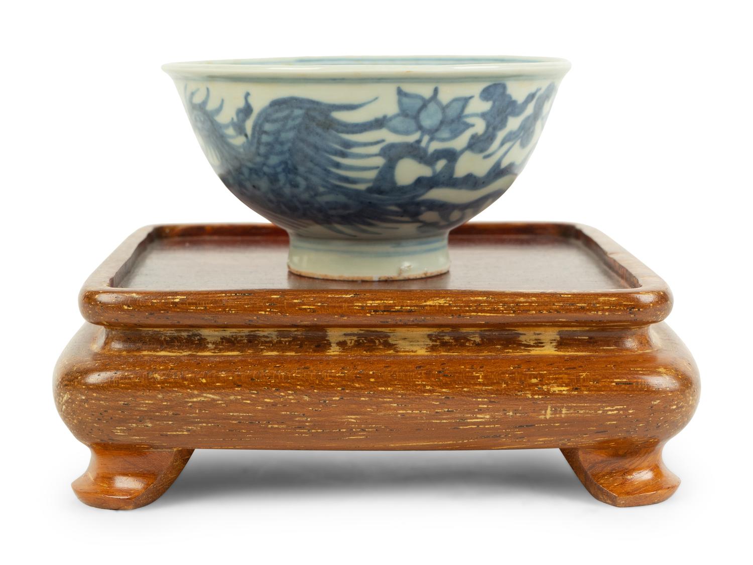 A Chinese Blue and White Tea Bowl with Phoenix Bird Decoration — 19TH CENTURY