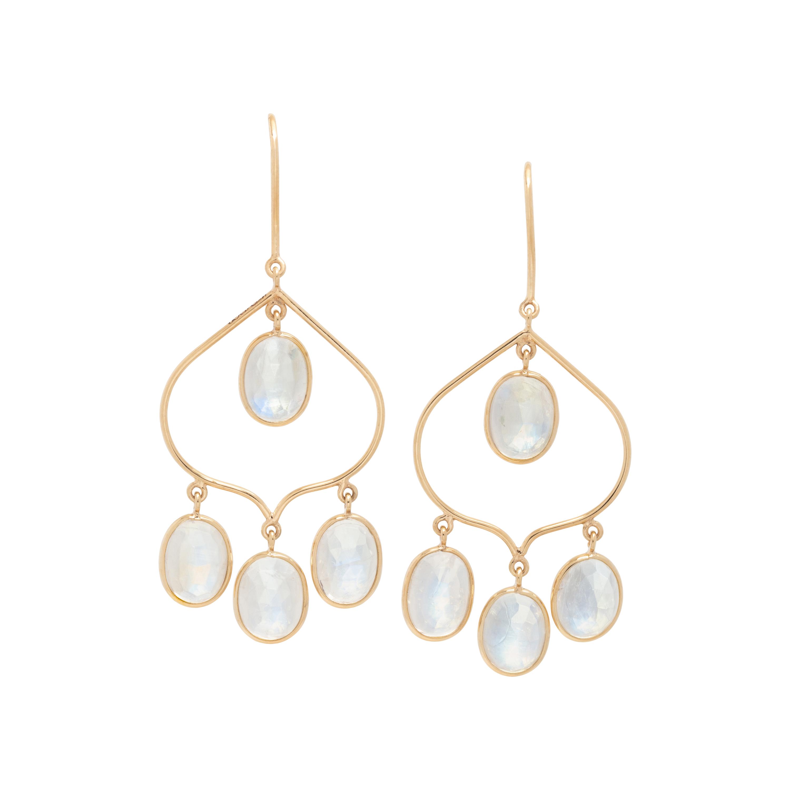 YELLOW GOLD AND MOONSTONE EARRINGS