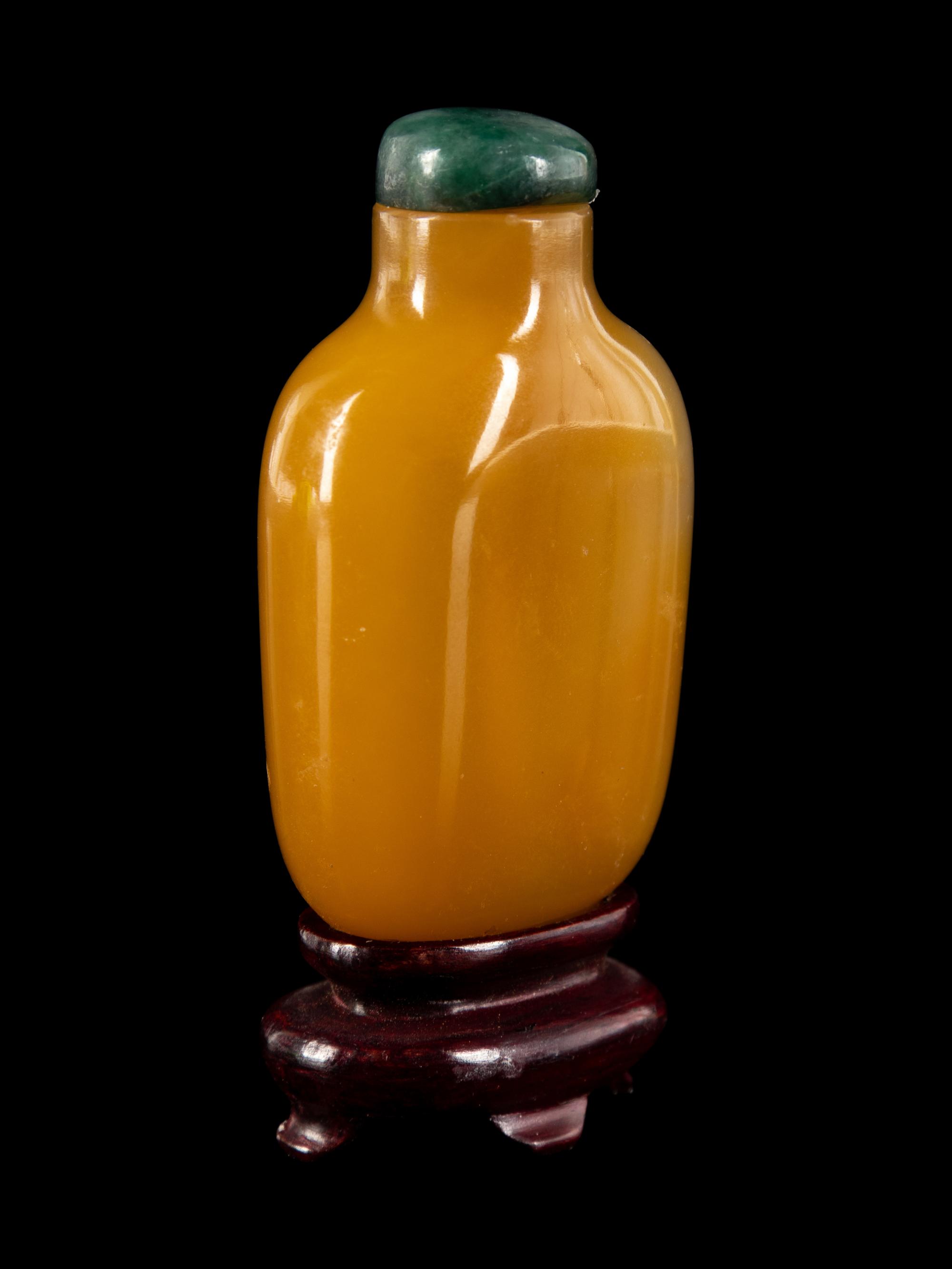 A Chinese Yellow Agate Snuff Bottle