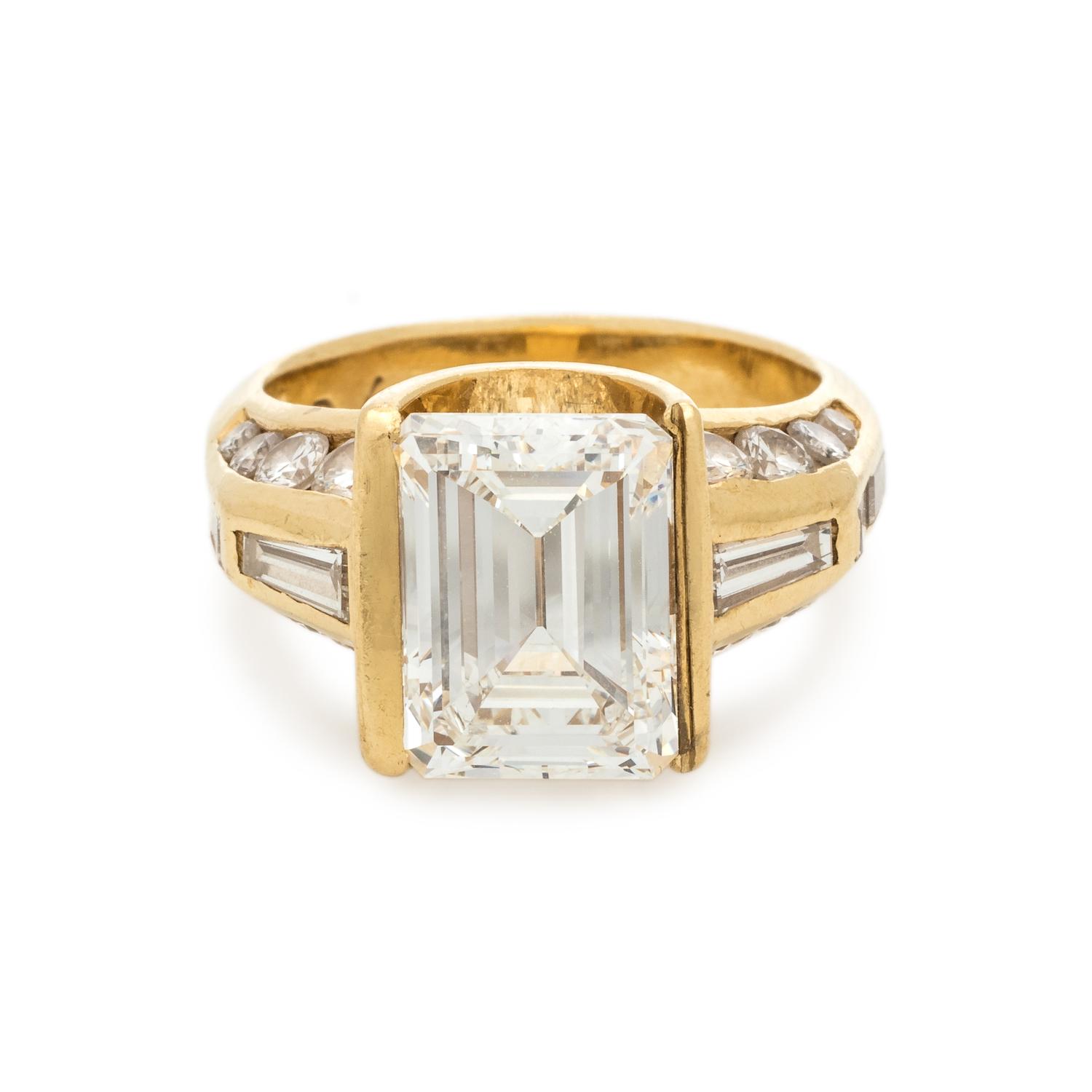 DIAMOND RING