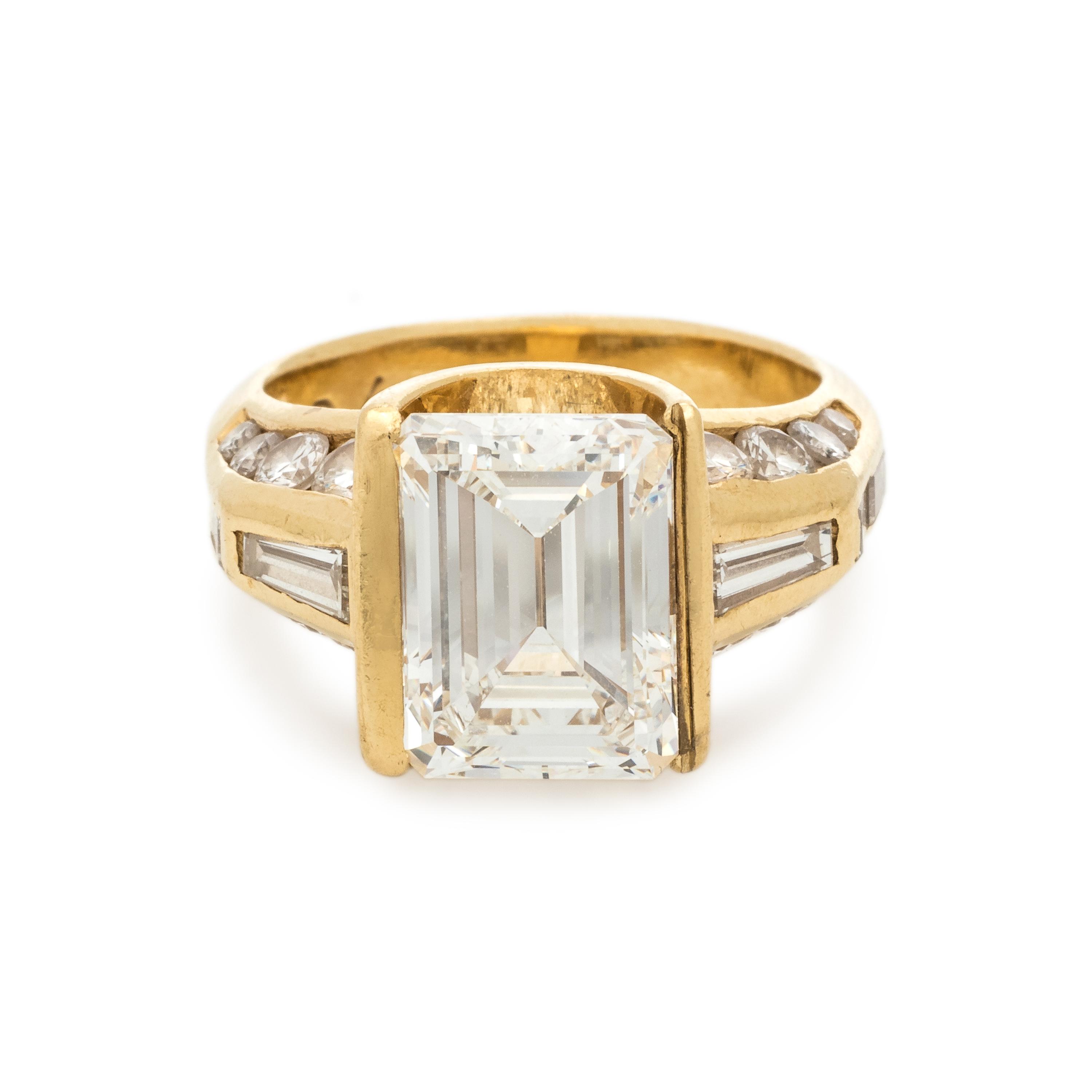 DIAMOND RING