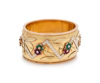 TRICOLOR GOLD, RUBY, EMERALD AND DIAMOND BANGLE BRACELET