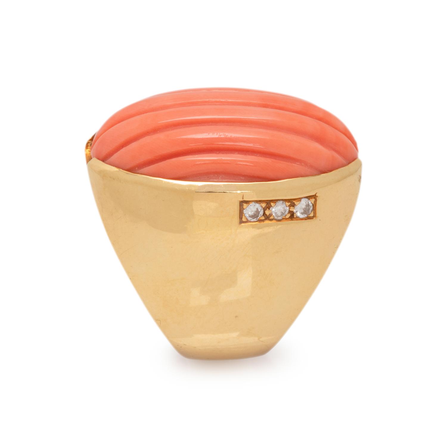 YELLOW GOLD, CORAL AND DIAMOND RING