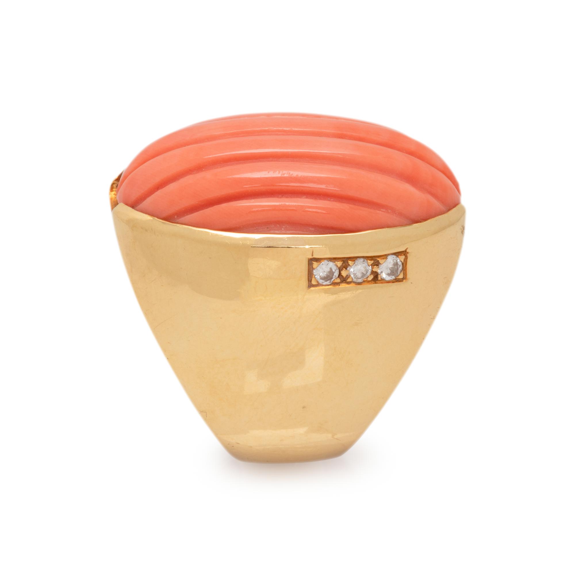 YELLOW GOLD, CORAL AND DIAMOND RING