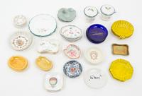 A Group of Ceramic Table Articles Length of largest 4 3/4 inches. — MID TO LATE 20TH CENTURY