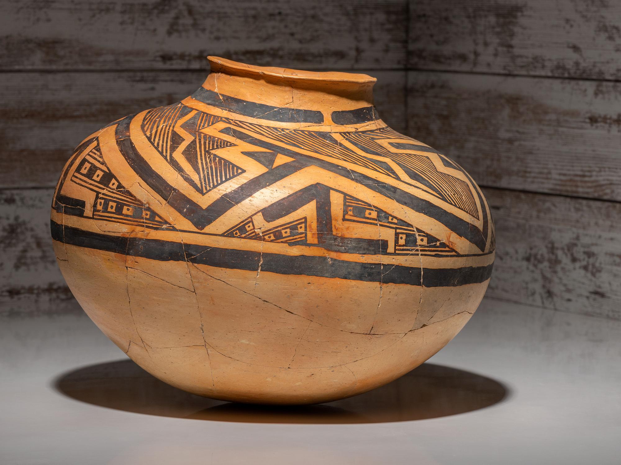 Ancestral Pueblo, Jeddito Black-on-Yellow Pottery Olla