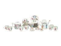 A Chinese Export Porcelain Tea and Coffee Service