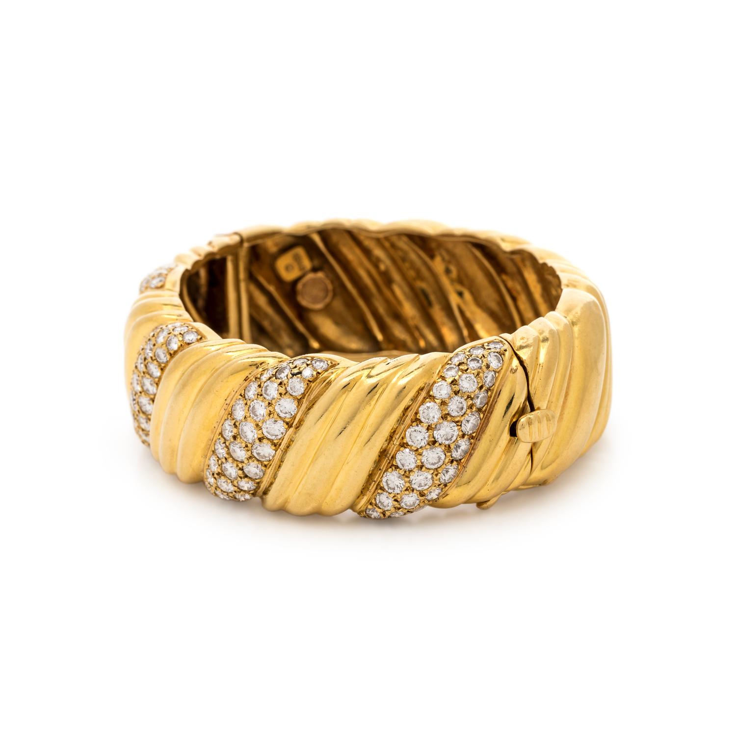 YELLOW GOLD AND DIAMOND BANGLE BRACELET