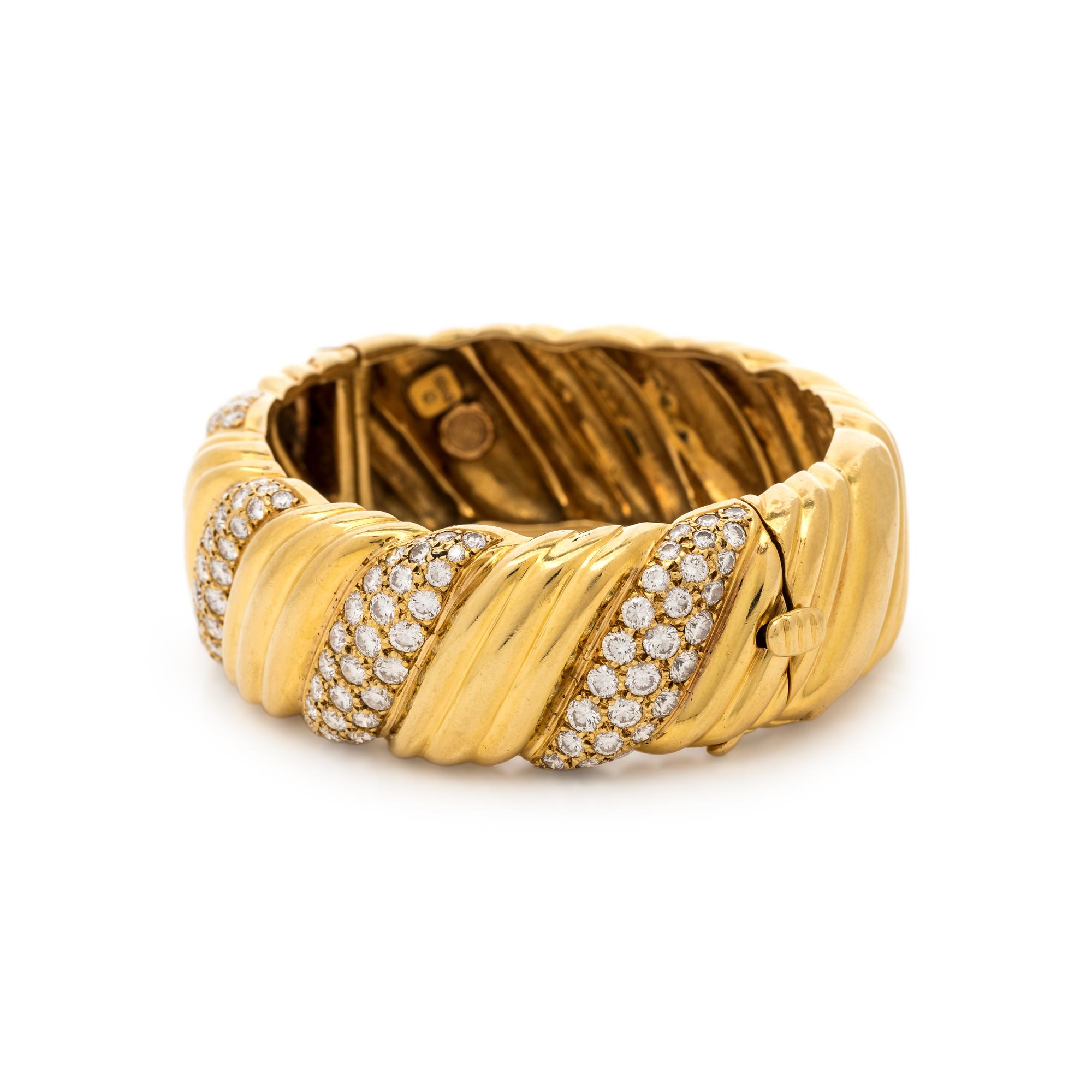 YELLOW GOLD AND DIAMOND BANGLE BRACELET