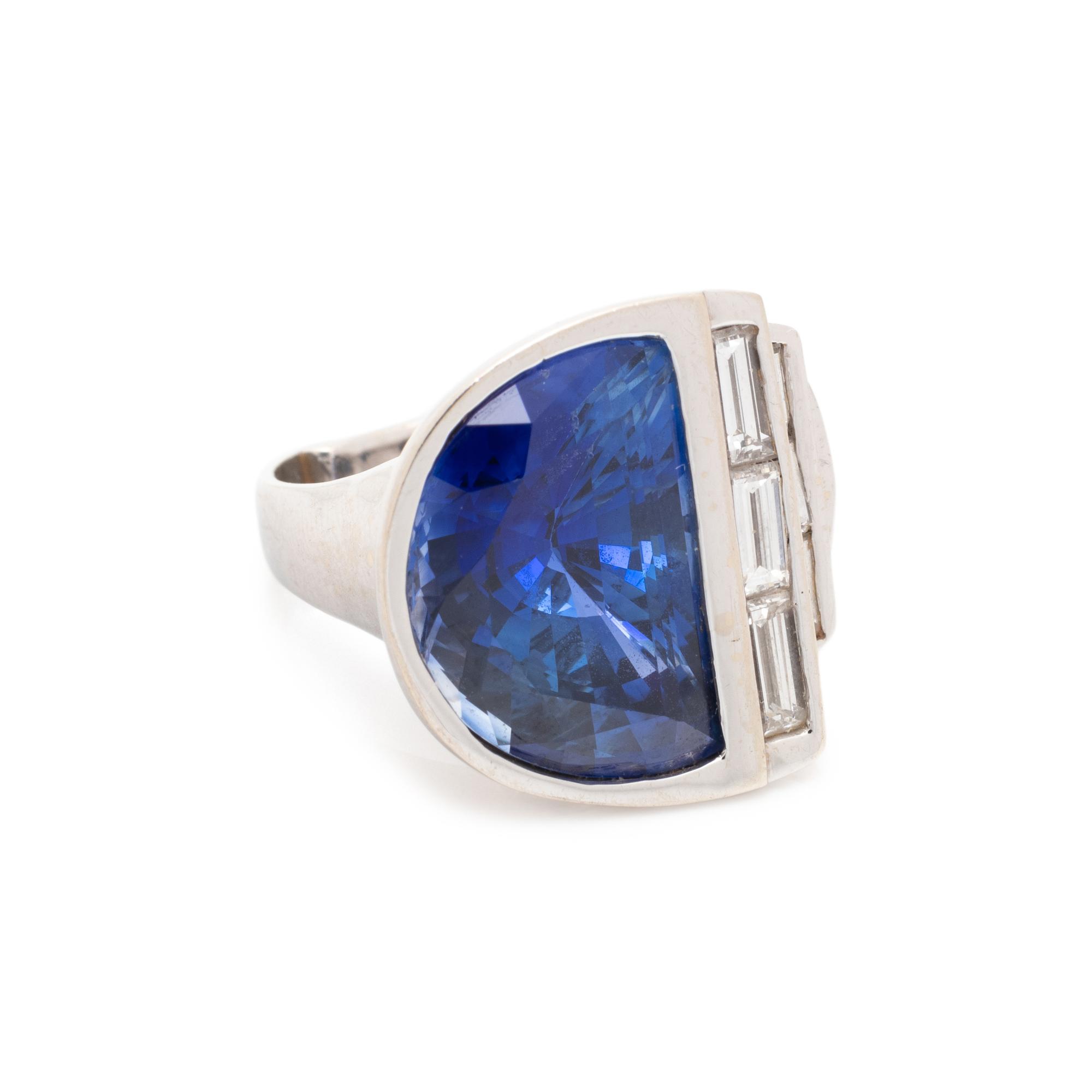 WHITE GOLD, SAPPHIRE AND DIAMOND RING