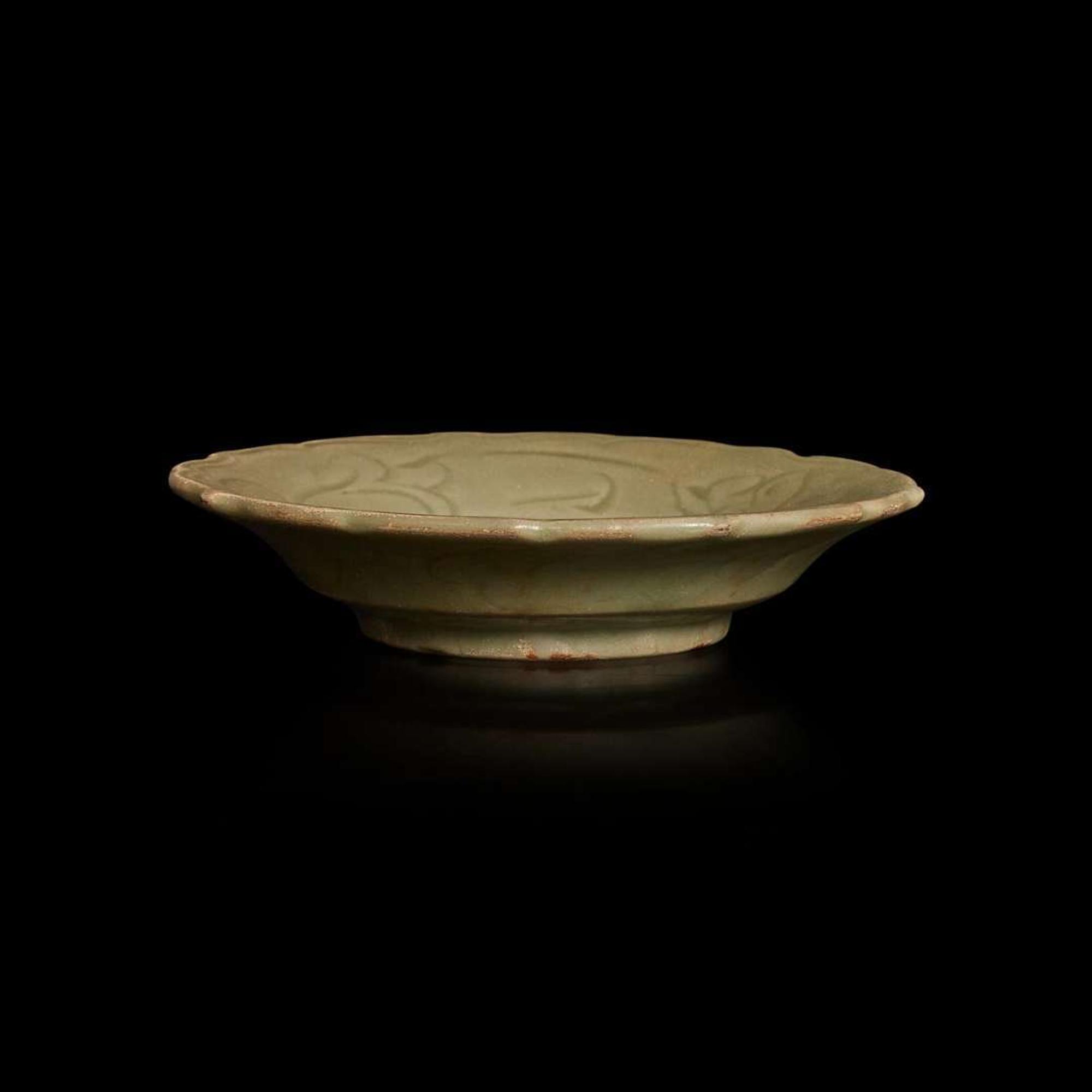 A Chinese Longquan celadon small molded and incised barbed dish 龍泉青釉模印刻劃蓮瓣盤 Late Southern Song to Yuan dynasty ?????