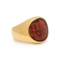 YELLOW GOLD AND GARNET RING