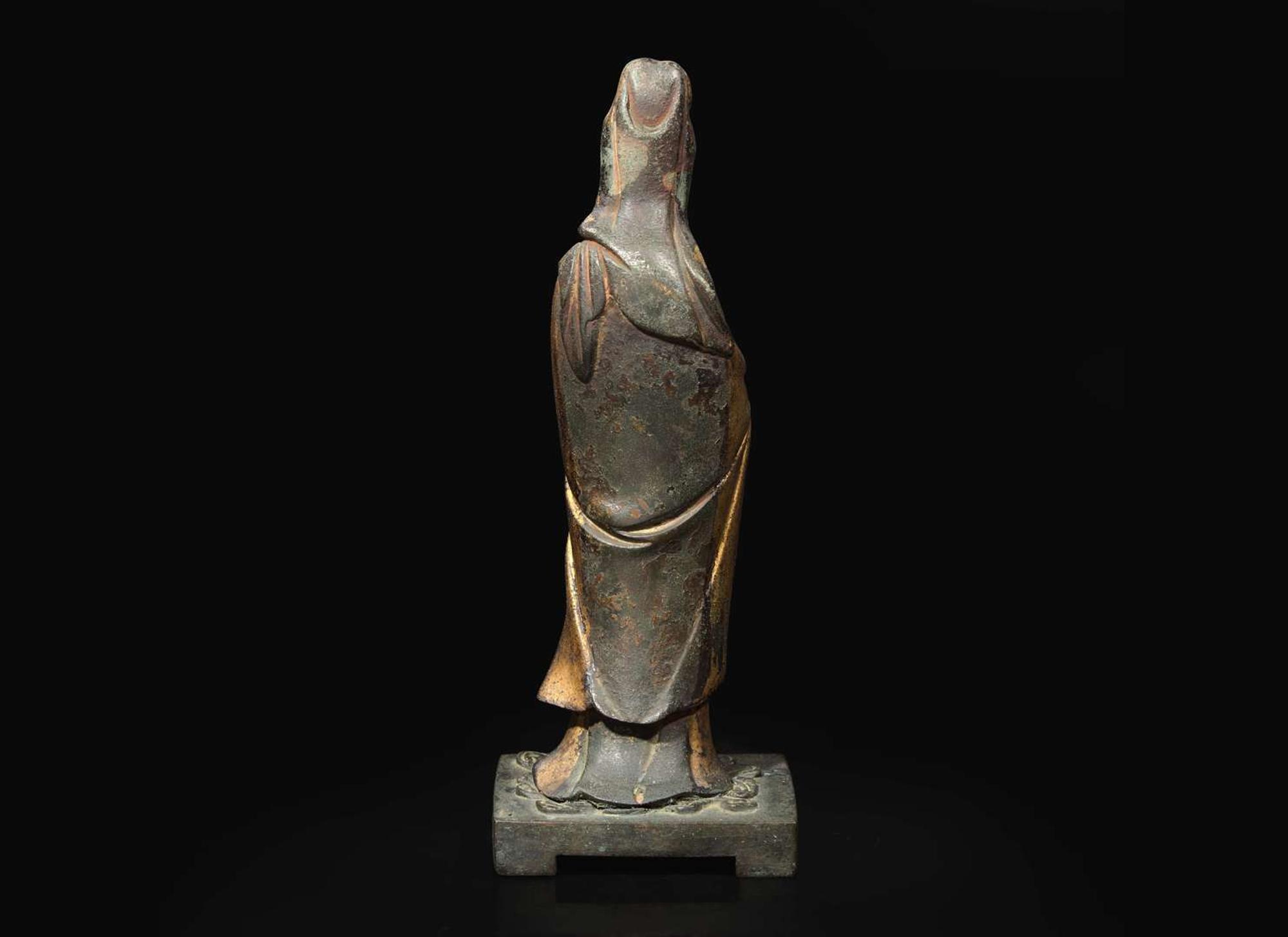 A Chinese gilt-lacquered bronze figure of Guanyin, 17th / 18th century 漆金銅觀音 十七或十八世紀