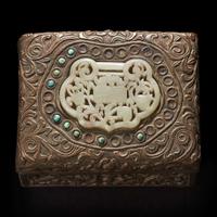 A Chinese white jade-mounted brass repousse box 嵌玉浮雕铜盒 The jade Qing dynasty ?????