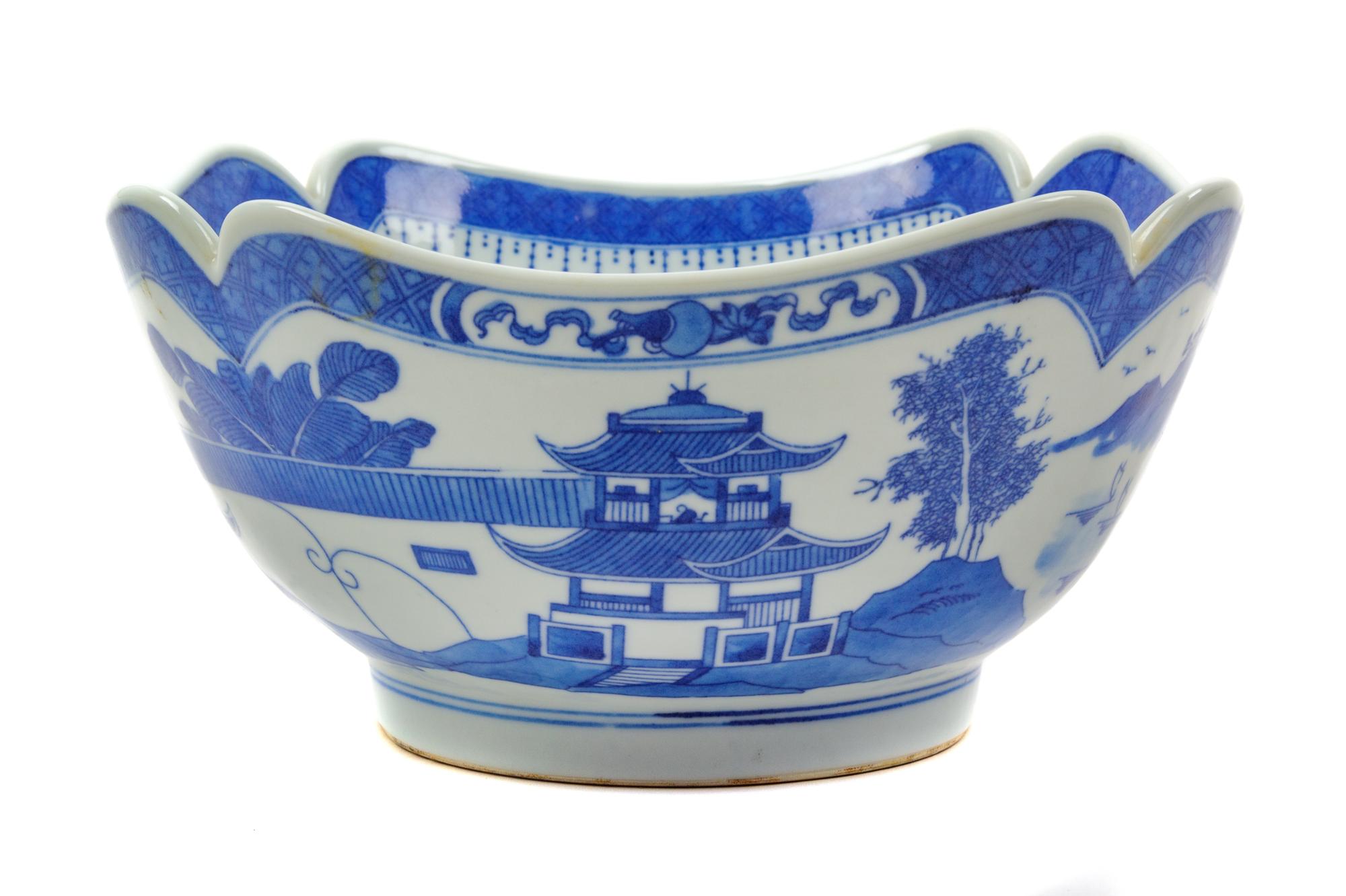 A Pair of Chinese Export Blue and White Porcelain Bowls