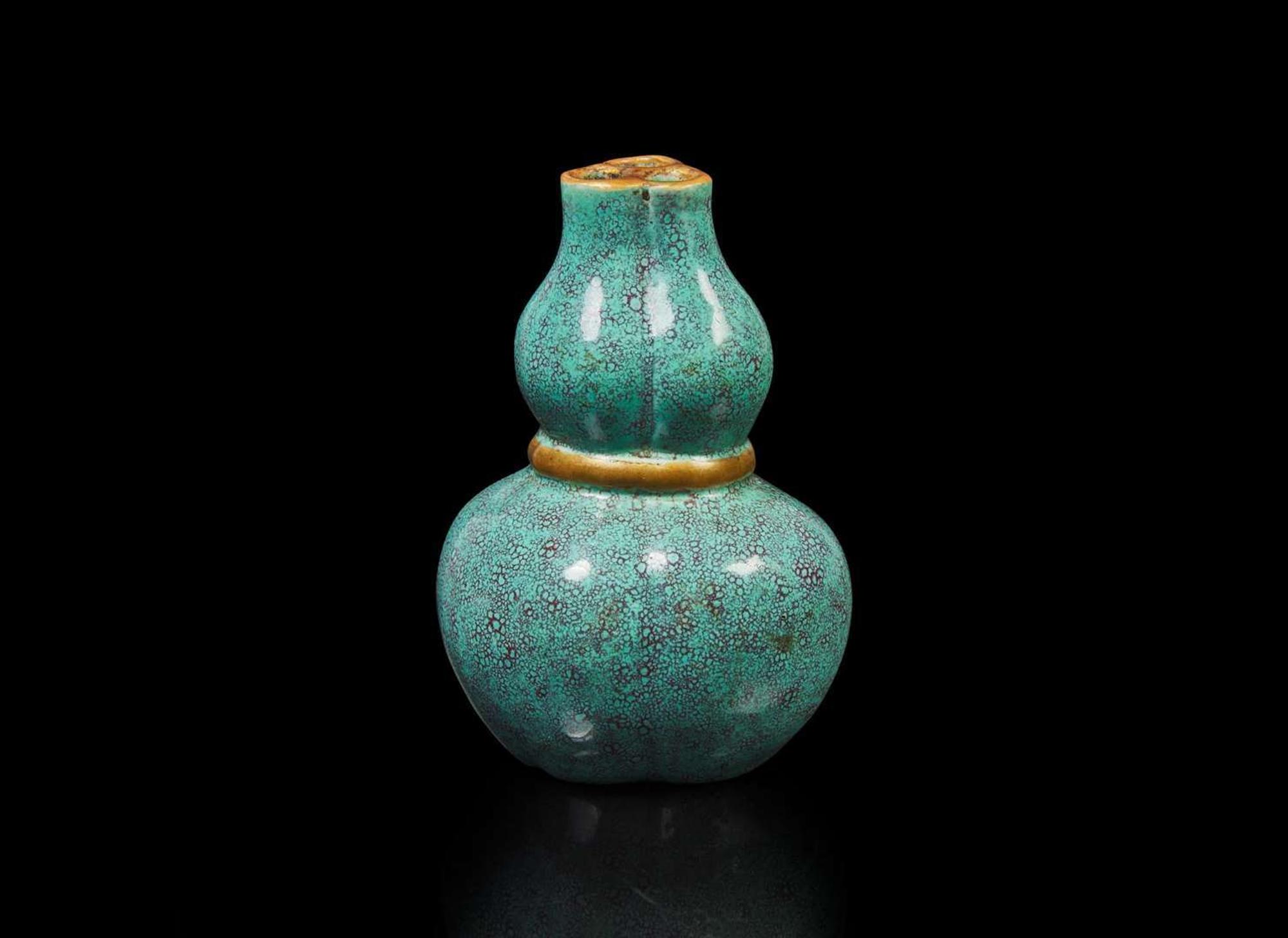 A small Chinese "Robin's-Egg"-glazed molded lobed double-gourd cabinet vase, Qing dynasty 爐鈞釉小葫蘆瓶 清