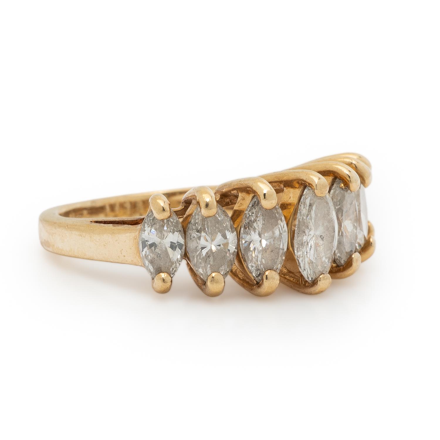 DIAMOND AND YELLOW GOLD RING