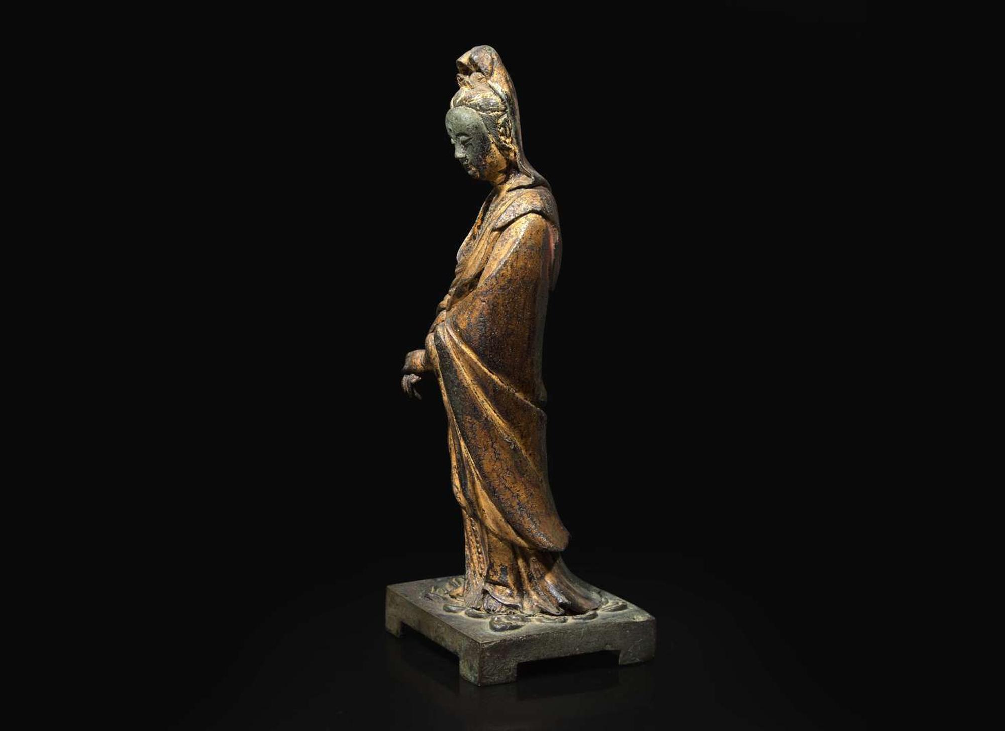 A Chinese gilt-lacquered bronze figure of Guanyin, 17th / 18th century 漆金銅觀音 十七或十八世紀
