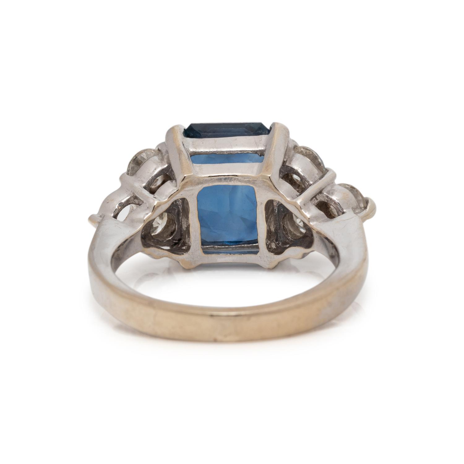 SAPPHIRE AND DIAMOND RING