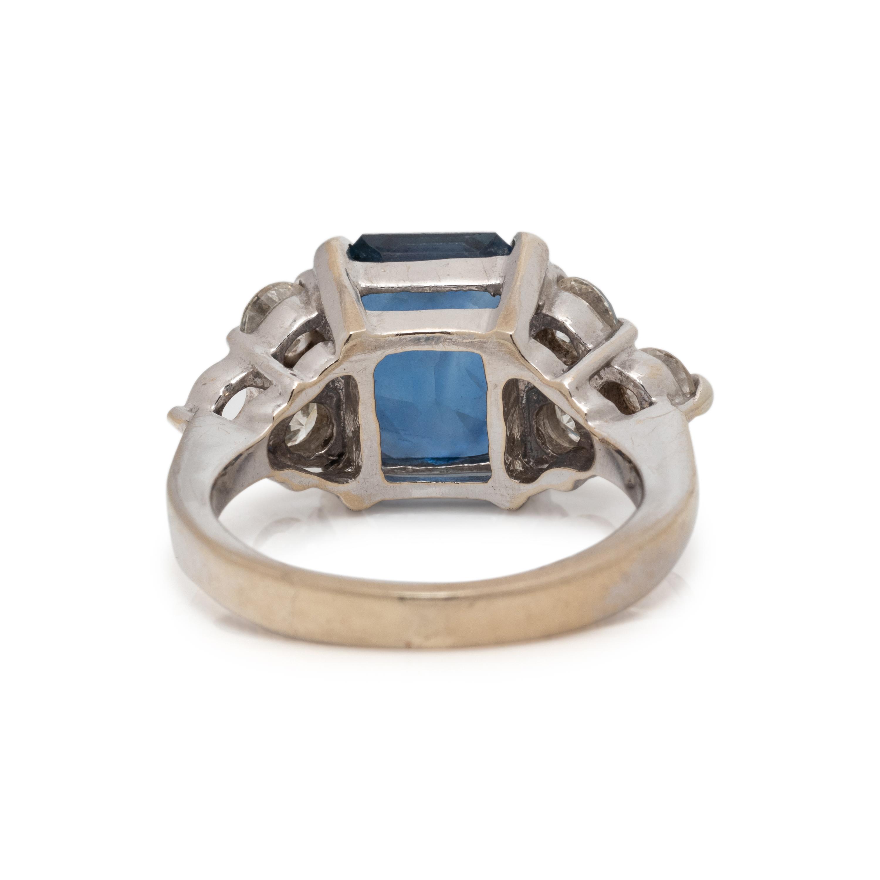 SAPPHIRE AND DIAMOND RING