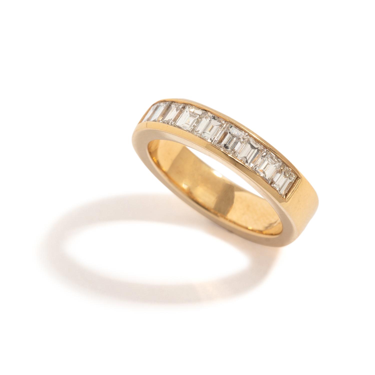 YELLOW GOLD AND DIAMOND RING