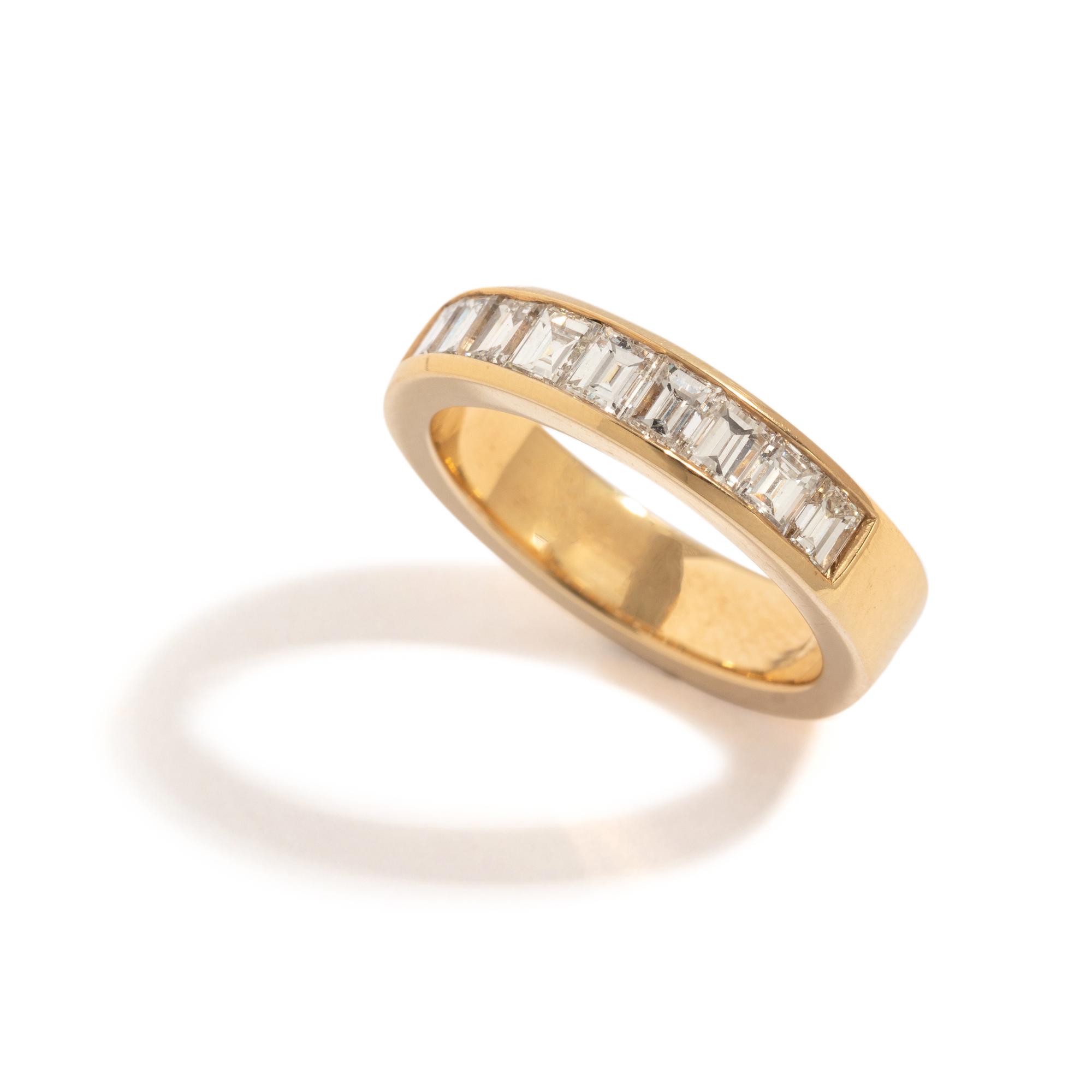 YELLOW GOLD AND DIAMOND RING