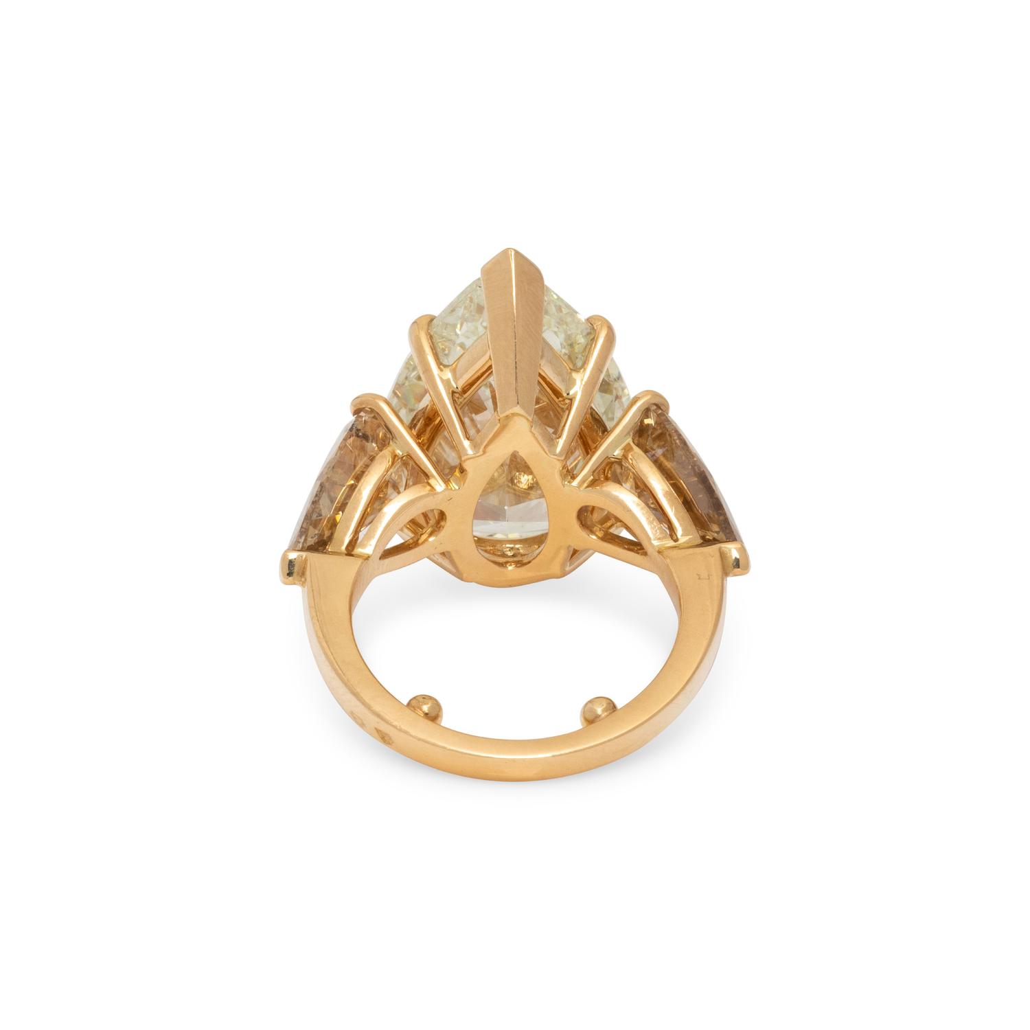 DIAMOND AND COLORED DIAMOND RING