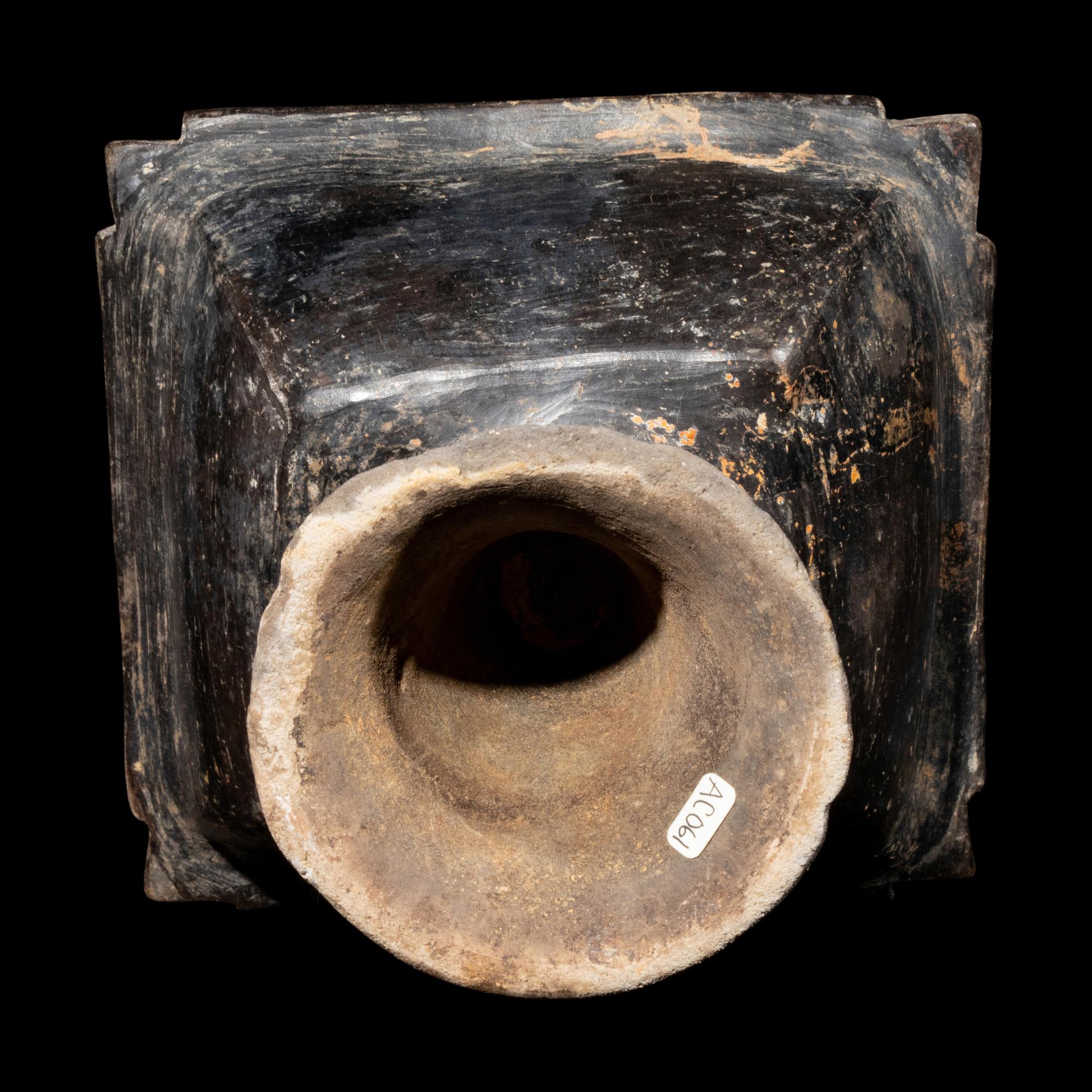 A Nariño-Carchi Terracotta Stem Cup