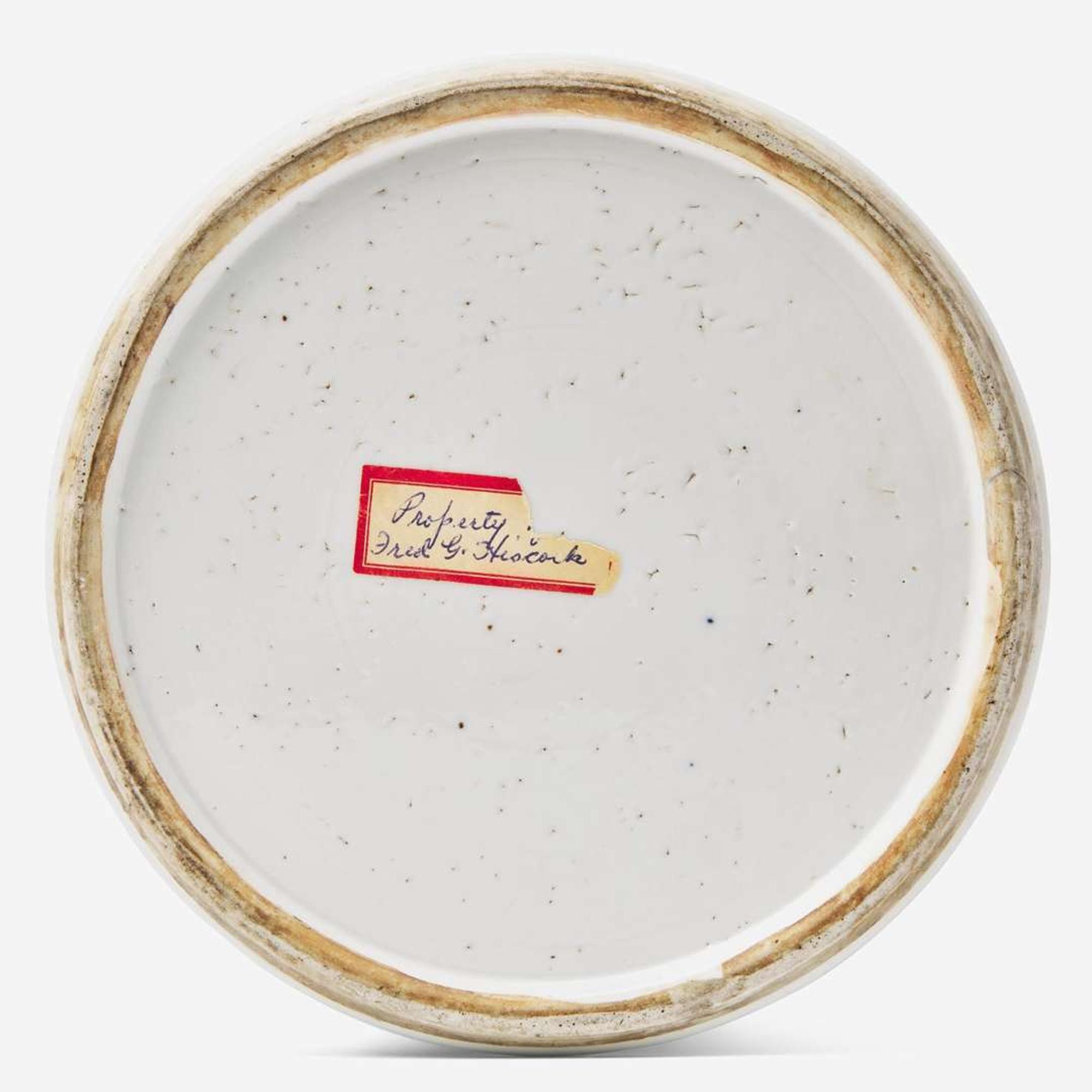 A Chinese famille rose-decorated porcelain jar and cover 粉彩蓋罐 18th to early 19th century ???????
