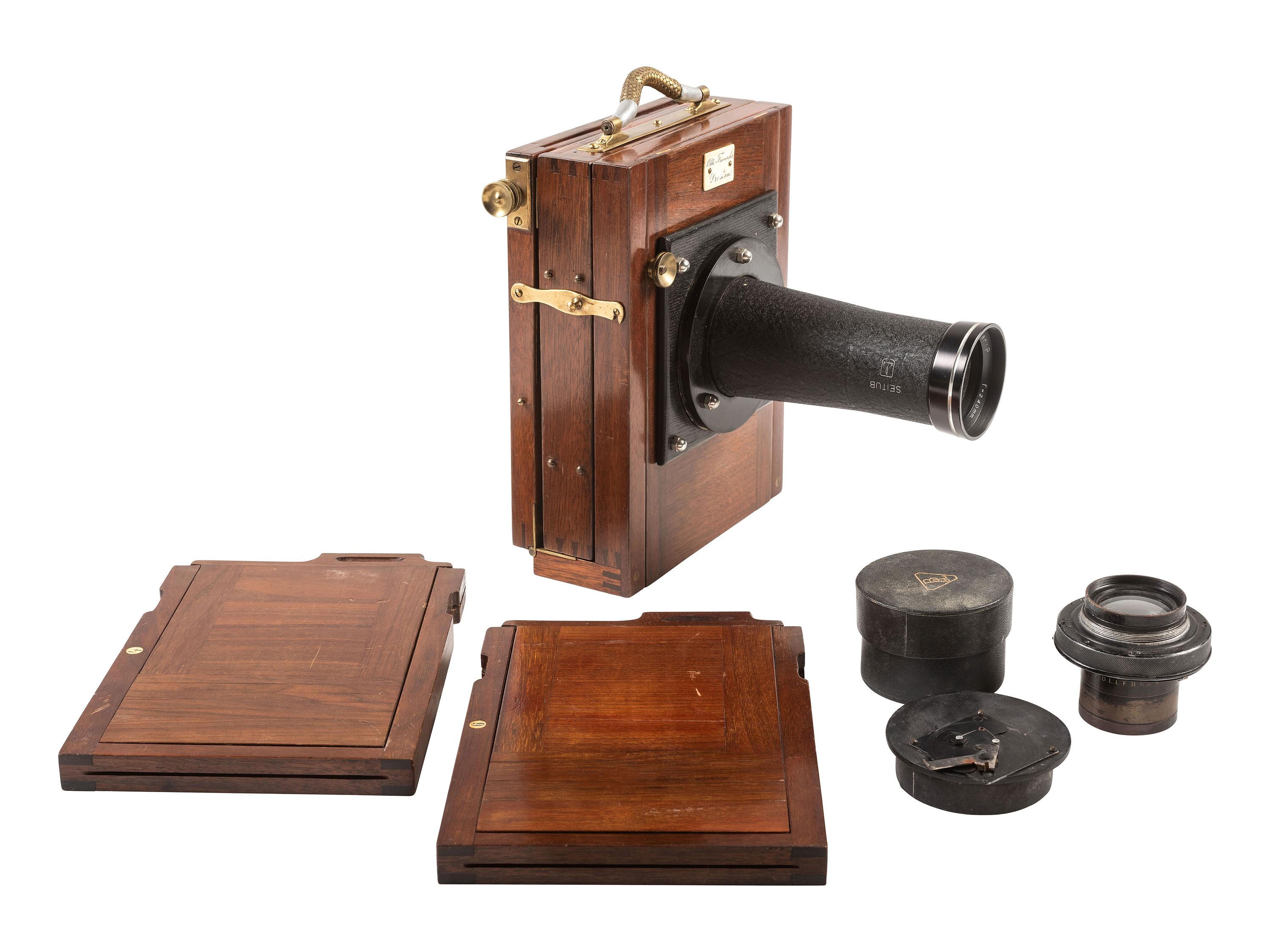 [EARLY PHOTOGRAPHY]. Camera produced by Otto Francke, Dresden.
