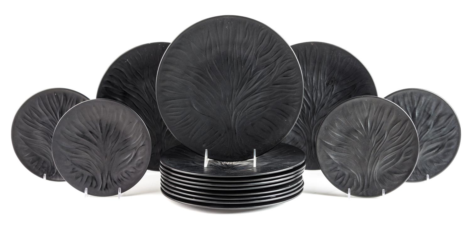 Lalique, , a group of Algues pattern glass plates, comprising ten chargers and five dessert plates