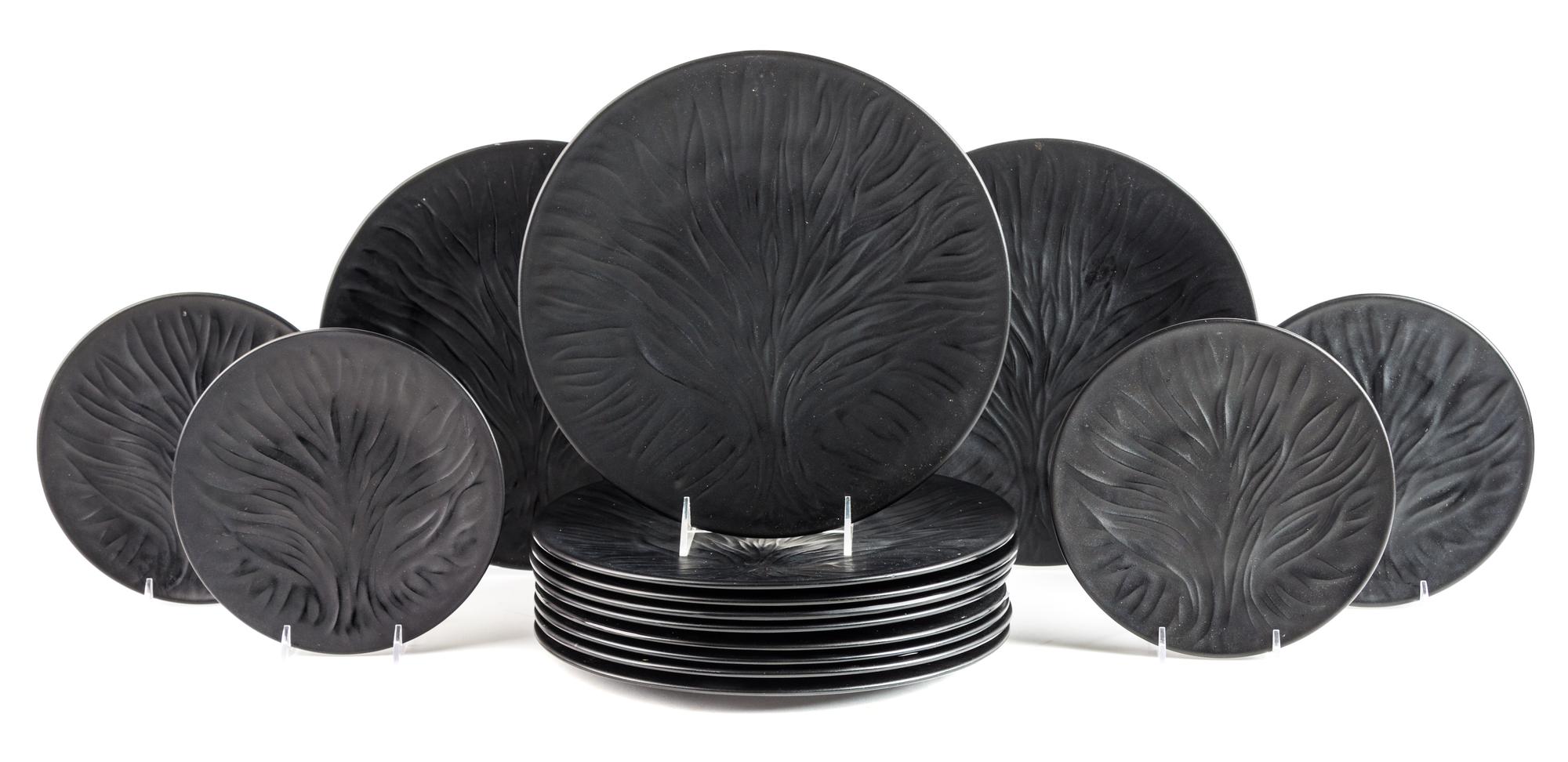 Lalique, , a group of Algues pattern glass plates, comprising ten chargers and five dessert plates
