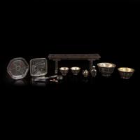A group of ten Chinese and Japanese inlaid “lac burguate” objects 螺钿象嵌一组十件
