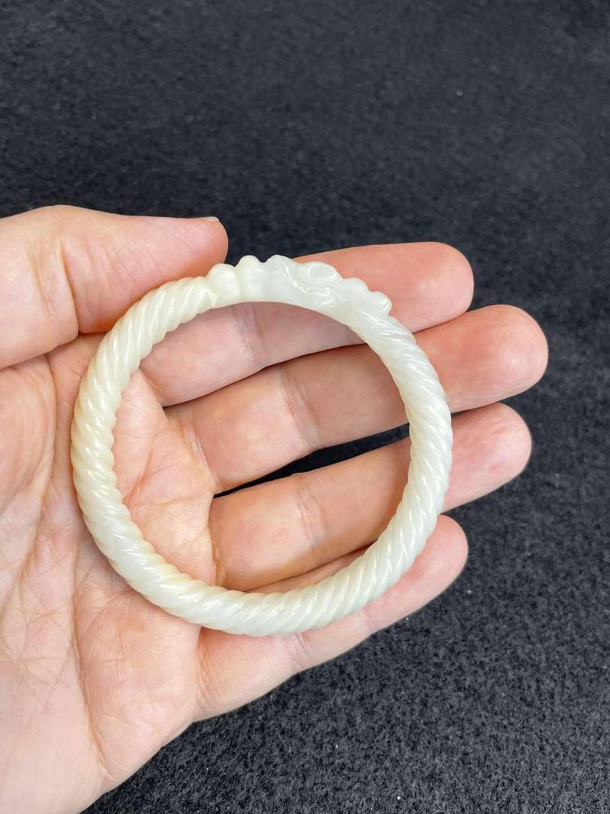 A Chinese white jade bangle 白玉手镯 Mid to late Qing dynasty ????