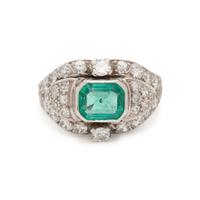 EMERALD AND DIAMOND RING