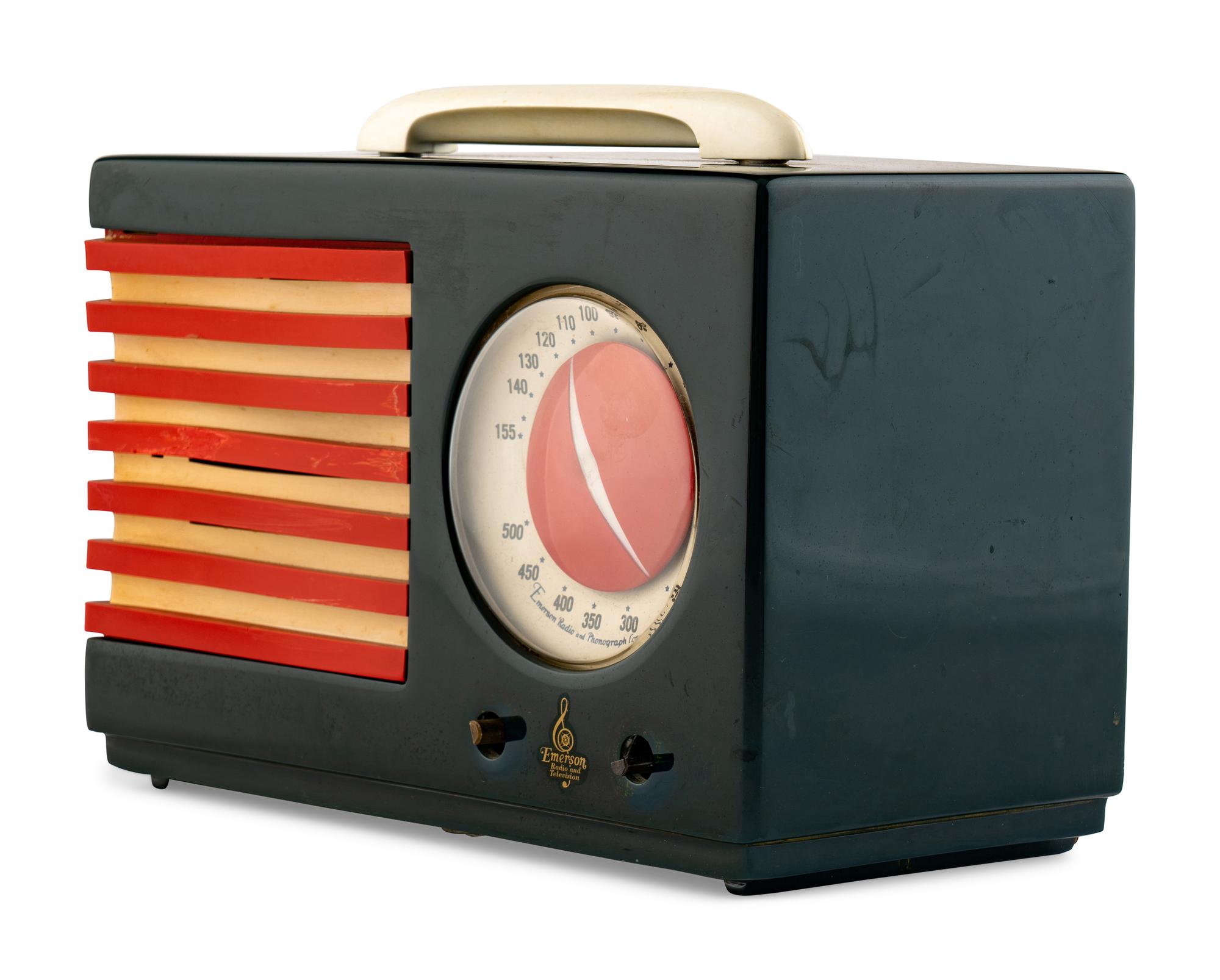 An Emerson Patriot Aristocrat 400 Radio